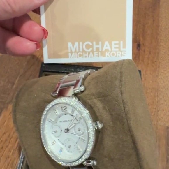 Michael Kors Silver Watch with Crystal Details - Picture 4 of 4